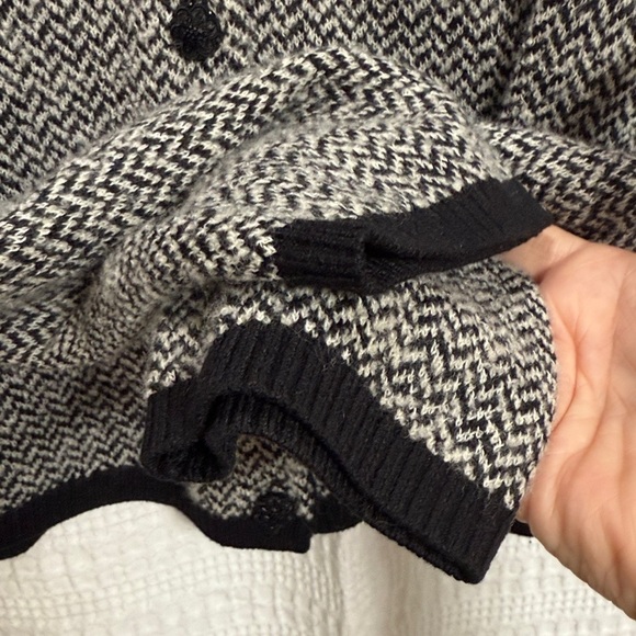 Talbots VTG Herringbone Chevron Cardigan SZ M black/cream old money boxy classic - Picture 5 of 7